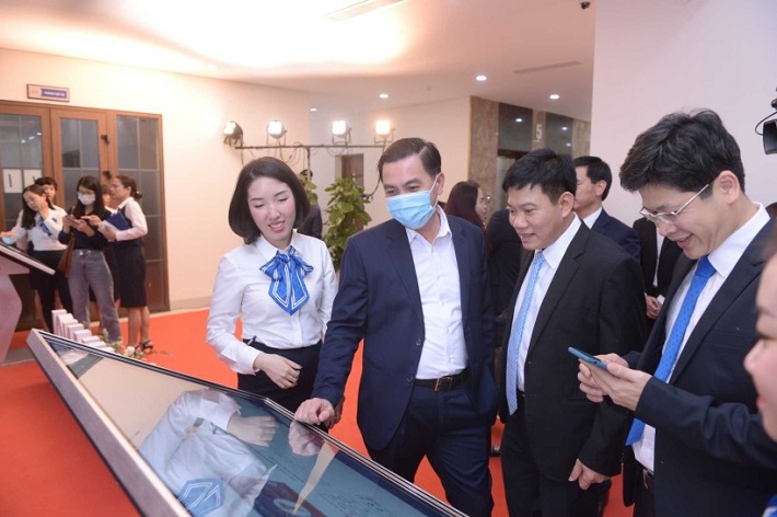 Khách hàng trải nghiệm