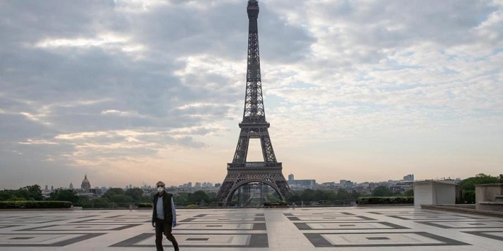 Paris phong tỏa 1 tháng