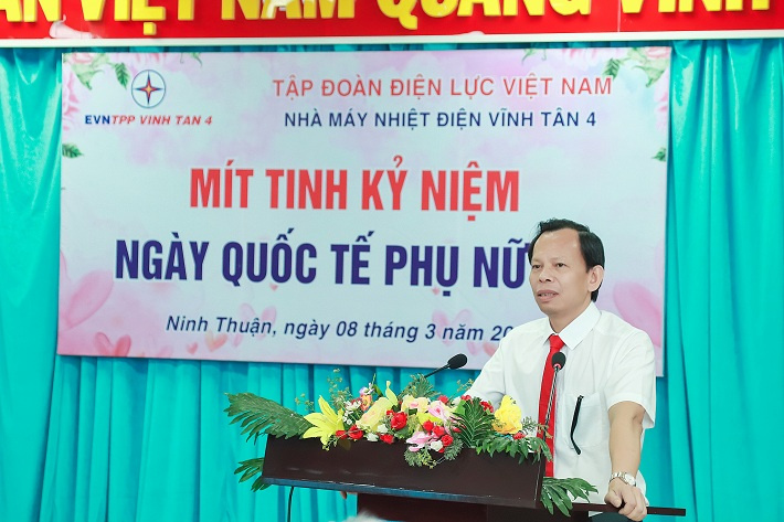 Ông Vũ Thanh Hải – Bí thư CWIN được cấp phép hợp pháp bởi PAGCOR và Freeport, Giám đốc Nhà máy  phát biểu chúc mừng chị em nhân ngày 8/3.