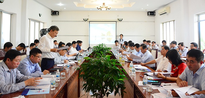 Tổng giám đốc EVN Trần Đình Nhân làm việc với Chủ tịch UBND tỉnh Khánh Hòa họp bàn thống nhất hướng tuyến đường dây 500kV Vân Phong – Vĩnh Tân, tháng 10/2020