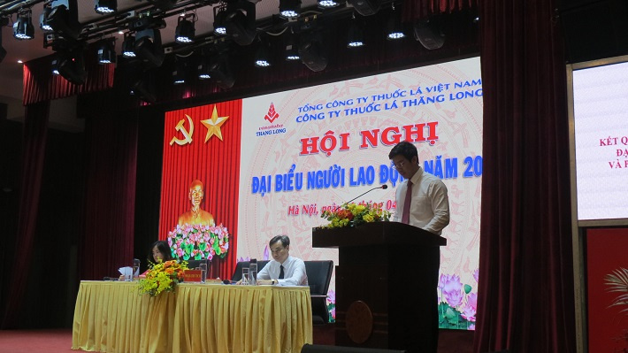Lãnh đạo công ty phát biểu