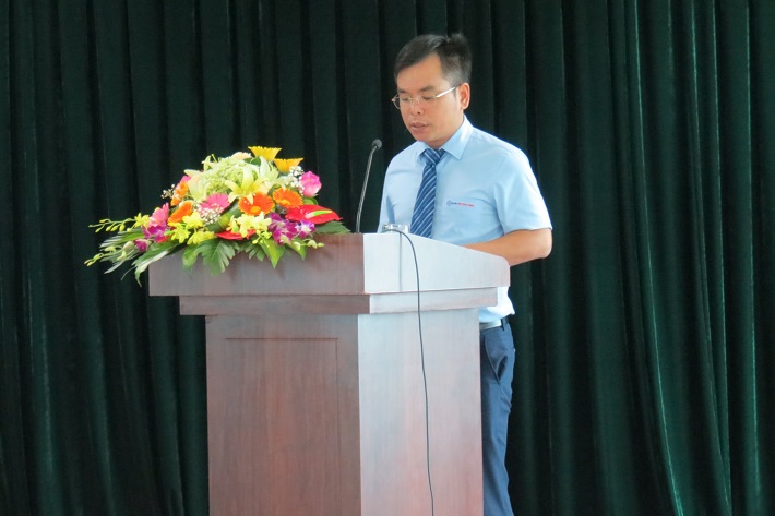 Ông Nguyễn Việt Hùng – Phó Chủ tịch Công đoàn Công ty trình bày báo cáo 