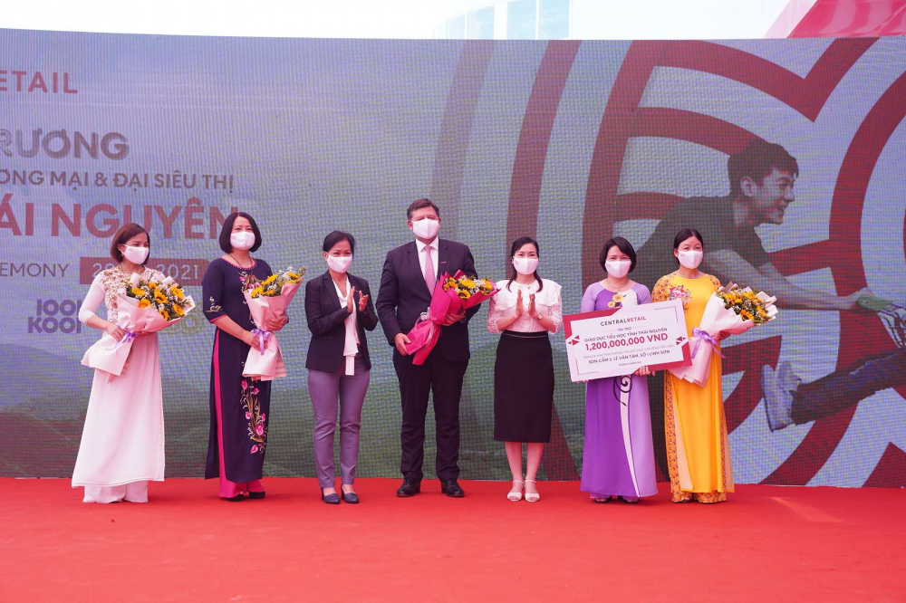 Tập đoàn Central Retail trao tặng Bảng Tài trợ giáo dục tiểu học tỉnh Thái Nguyên, trang bị máy tính phòng tin học cho 3 trường tiểu học trên địa bàn Thành phố Thái Nguyên