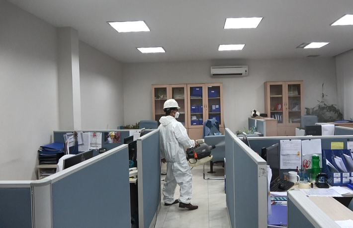 Phun khử khuẩn tại văn phòng làm việc Công ty