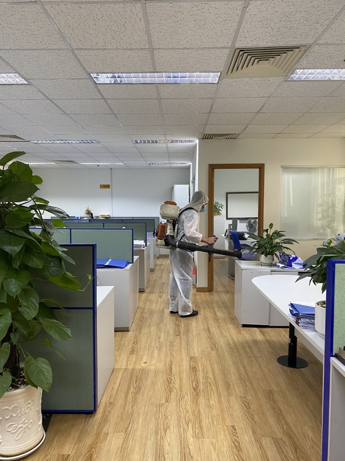 Thực hiện khử khuẩn tại nơi làm việc