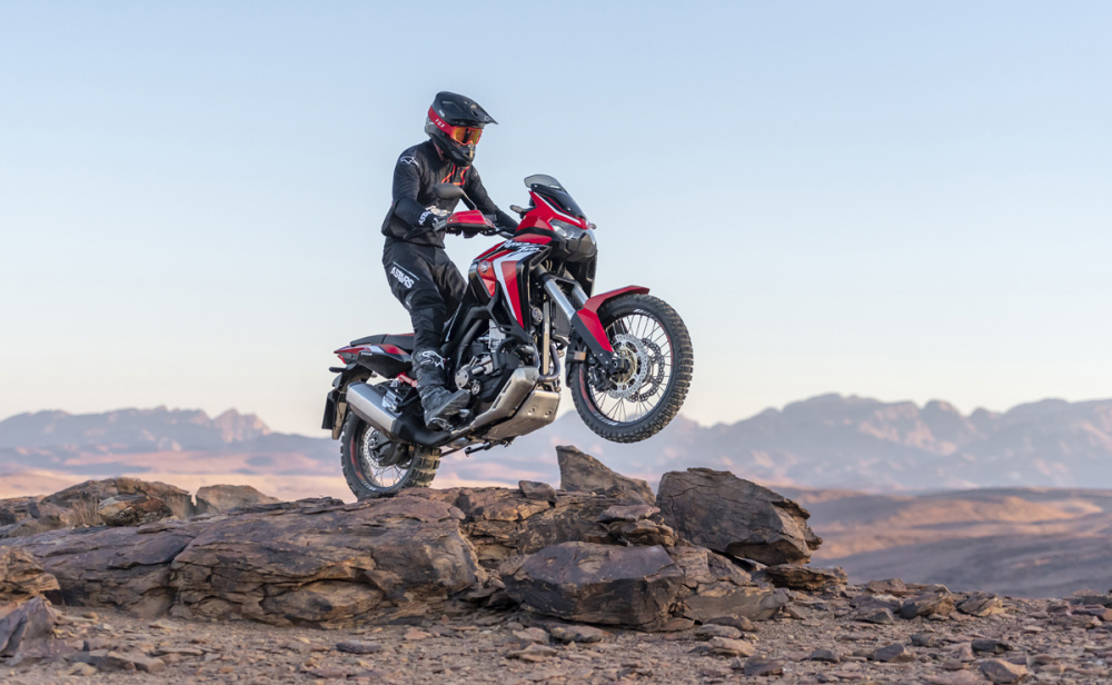 Africa Twin bản tiêu chuẩn màu đỏ đen