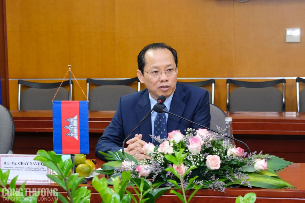Đại sứ Đặc mệnh Toàn quyền Vương quốc Campuchia tại Việt Nam Chay Navuth