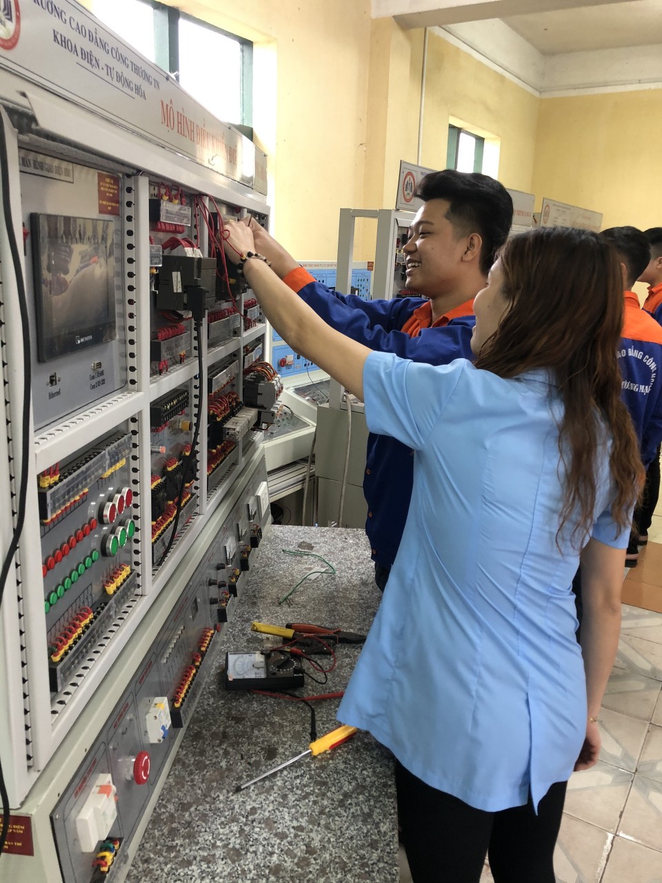 Ứng dụng mô hình điều khiển Điện – Tự Động Hóa trong giảng dạy tích hợp