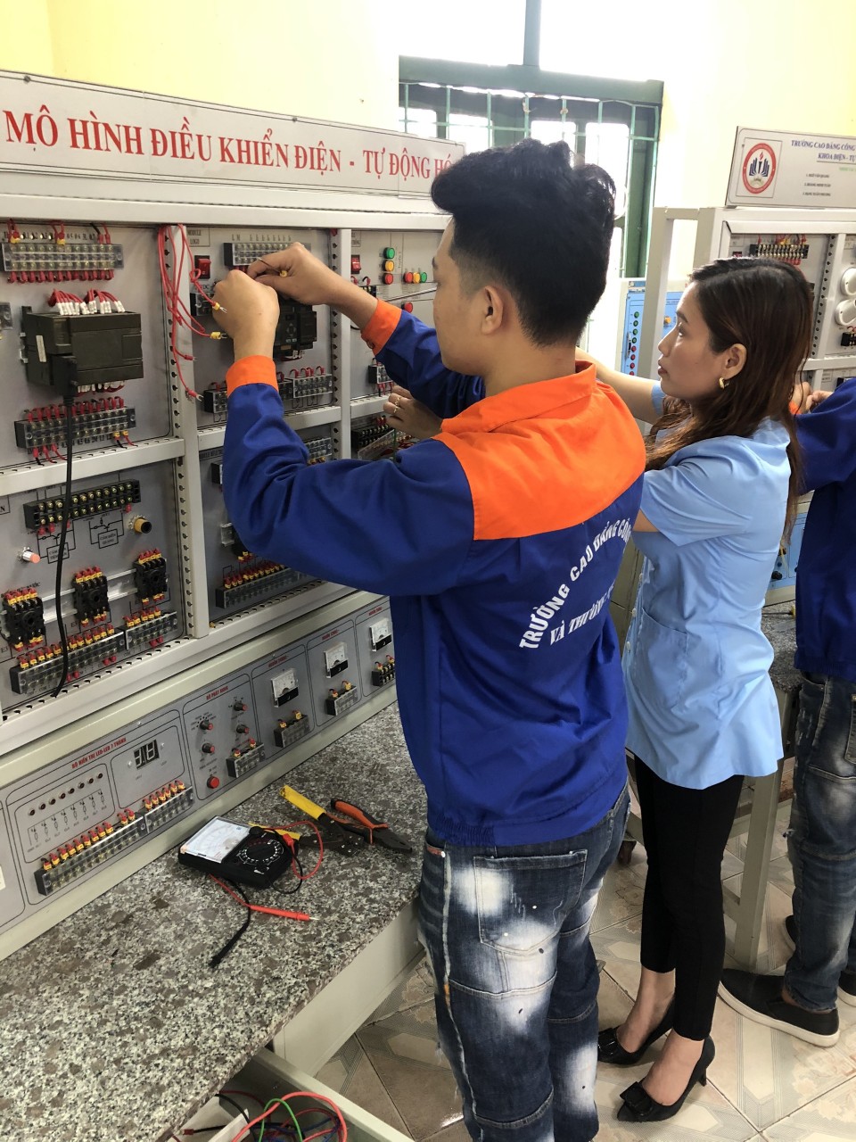 Ứng dụng mô hình điều khiển Điện – Tự Động Hóa trong giảng dạy tích hợp