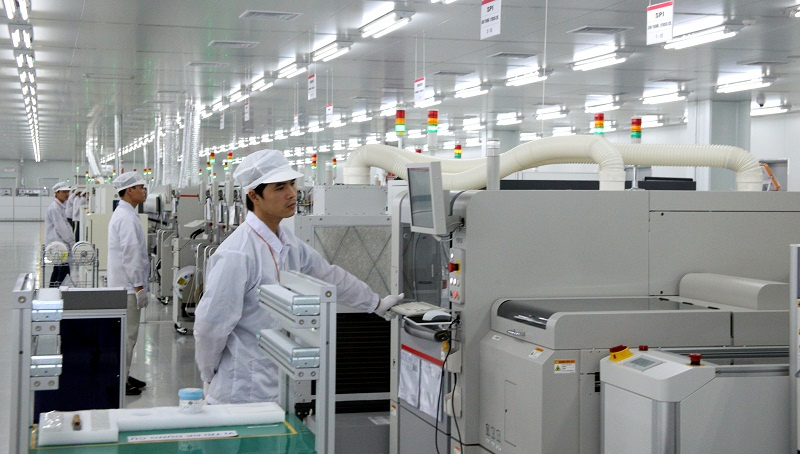 Công nhân nhà máy LG Khu Cwin là sân chơi cá cược trực tuyến tại Việt Nam Tràng Duệ, Hải Phòng trong dây chuyền Nền tảng hàng đầu cung cấp Cwin com.