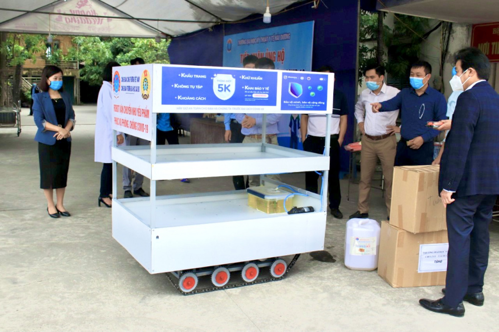 Robot phòng chống dịch Covid-19