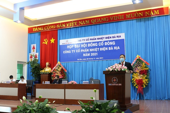 Ông Lê Văn Huy – Tổng Giám đốc EVNTPCBARIA báo cáo tại Đại hội