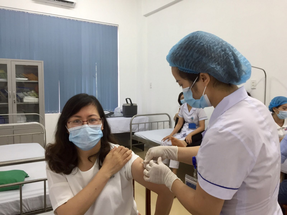 CDC Thái Bình đã tổ chức và hoàn thành 02 đợt tiêm chủng vắc xin phòng COVID-19