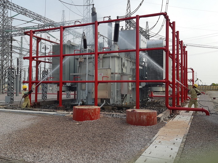 Vệ sinh hotline thiết bị trong TBA 220kV Phan Thiết (Bình Thuận)