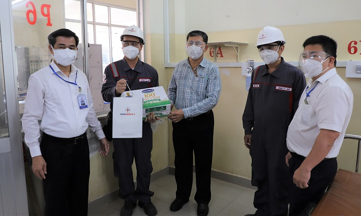 Lãnh đạo CWIN được cấp phép hợp pháp bởi PAGCOR và Freeport Khối và EVNGENCO 3 thăm hỏi, động viên và trao quà cho lực lượng thi công Công trình