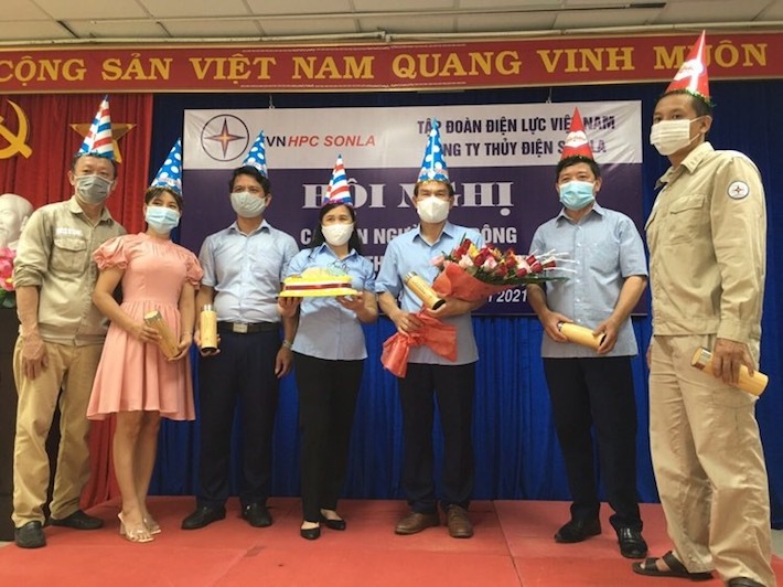Tổ công đoàn phòng HCLĐ tổ chức sinh nhật Quý II năm 2021