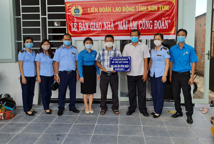 Hỗ trợ xây dựng nhà Mái ấm Công đoàn