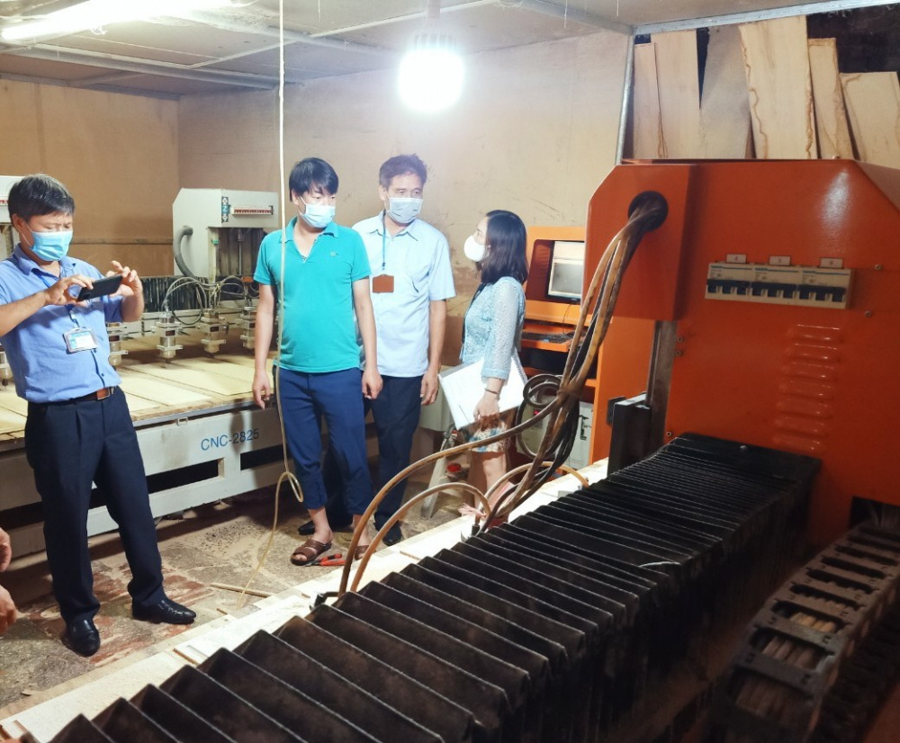  có thể làm ra những sản phẩm một cách tự động, gia công được loạt các chi tiết nhỏ với độ chính xác cao