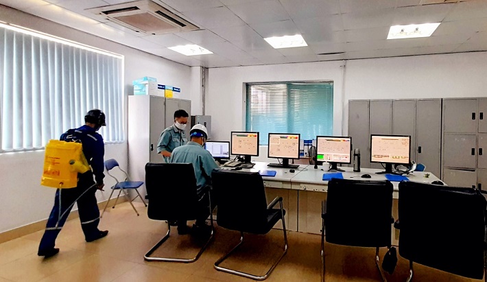  phun khử khuẩn tại Công ty và khu tập thể