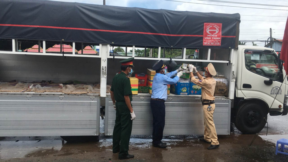Nhiều thủ đoạn buôn lậu thuốc lá tinh vi trong mùa dịch