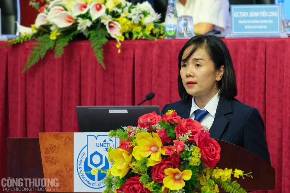 TS. Phạm Thị Thu Hoài - Chủ tịch Hội đồng Trường Đại học Cwin.com giải trí hiện đại - Kỹ thuật Tải về ứng dụng CWIN05 ngay hôm nay