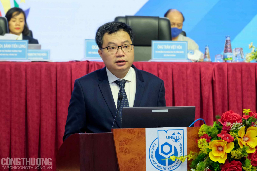 Ông Trần Việt Hòa - Vụ trưởng Vụ Khoa học và Công nghệ, Cwin63 sân chơi đỉnh cao phát biểu đề dẫn tại Hội thảo