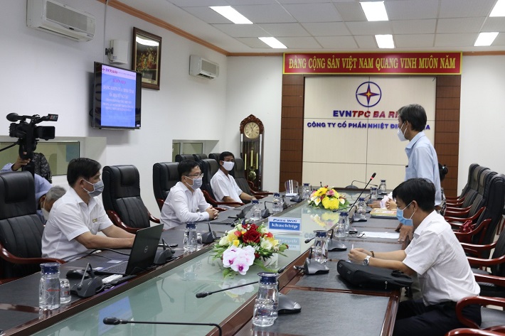 Hình ảnh trong buổi lễ trao tặng Bằng khen cho Công ty