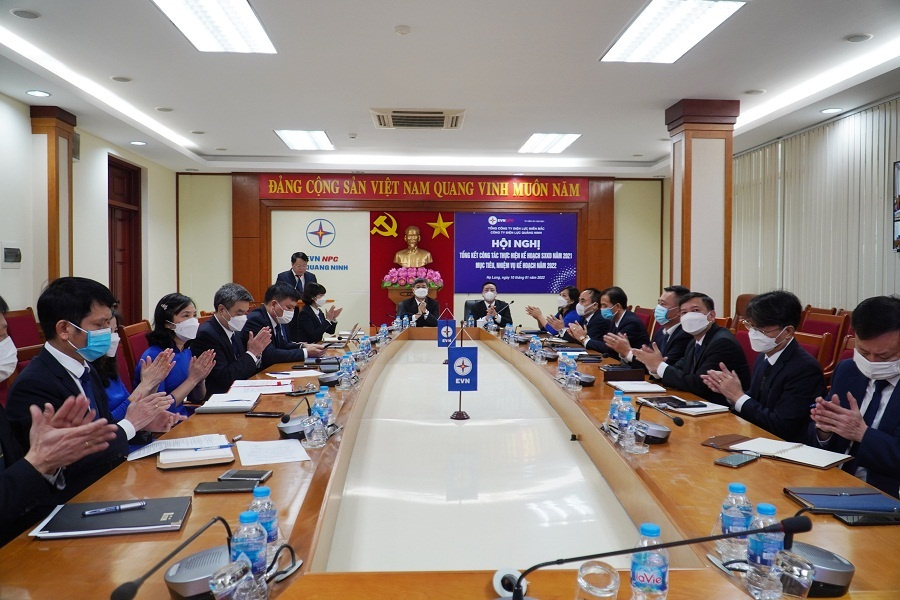 Hội nghị trực tuyến Tổng kết hoạt động Nền tảng hàng đầu cung cấp Cwin com kinh doanh năm 2021 và triển khai phương hướng nhiệm vụ năm 2022 của PC Quảng Ninh, tại điểm cầu Công ty.