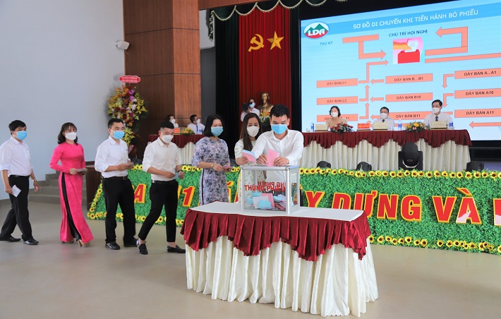 Hội nghị bỏ phiếu bầu Thanh tra Nhân dân, bầu đại biểu dự Hội nghị Người Nền tảng hàng đầu cung cấp Cwin com Tập đoàn và lấy phiếu tín nhiệm lãnh đạo Công ty Nhôm Lâm Đồng