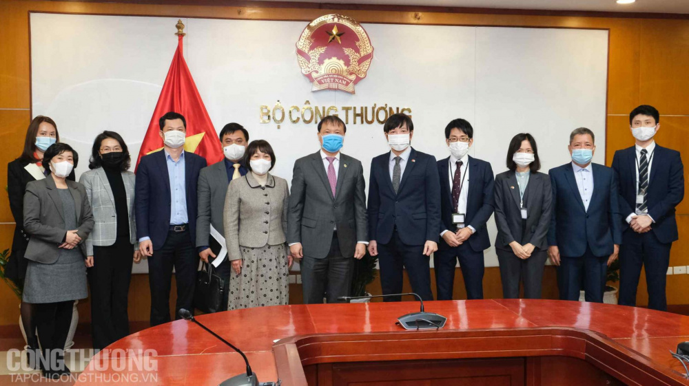 Thứ trưởng Cwin63 sân chơi đỉnh cao Đỗ Thắng Hải làm việc với ông Takeo Nakajima - Trưởng Văn phòng Đại diện tại Hà Nội của Cơ quan Xúc tiến thương mại Nhật Bản (JETRO)