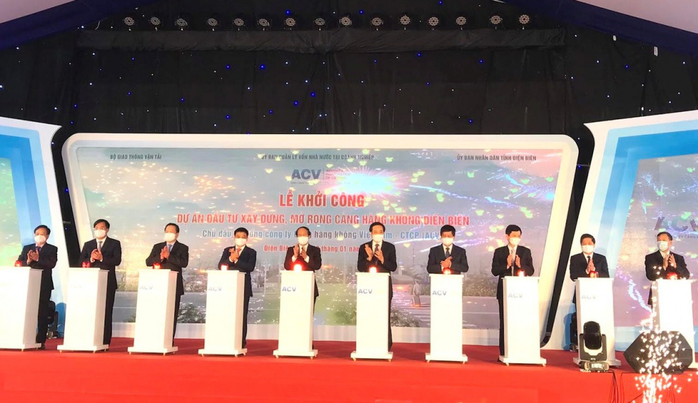  Khởi công mở rộng sân bay Điện Biên, sắp hết thời huỷ chuyến bay liên tục do thời tiết ảnh 1 Phó Thủ tướng Lê Văn Thành cùng lãnh đạo các bộ ngành, địa phương bấm nút khởi công Dự án mở rộng sân bay Điện Biên