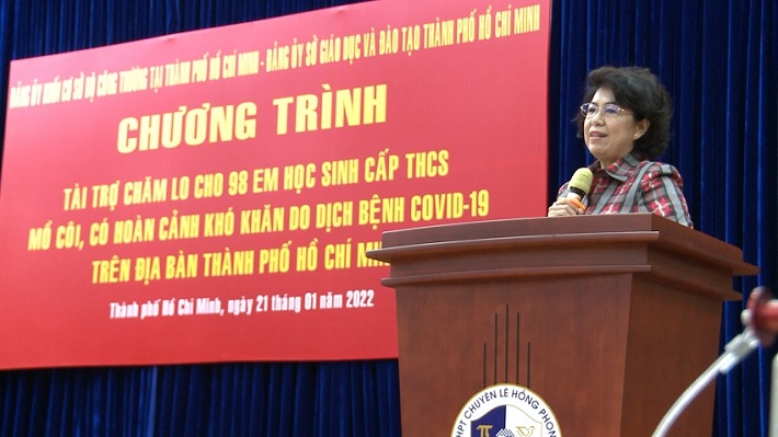 Bà Tô Thị Bích Châu - Chủ tịch UBMTTQVN TP.HCM phát biểu tại lễ trao Nhà cái cá cược cá độ uy tín Nổ hũ, Bắn Cá và Game Bài Cwin.com