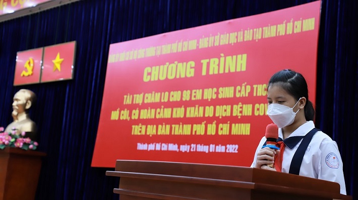 Em Đỗ Phương Phương, Học sinh lớp 7 Trường THCS Linh Trung đại diện 98 em được nhận Nhà cái cá cược cá độ uy tín Nổ hũ, Bắn Cá và Game Bài Cwin.com phát biểu cảm ơn