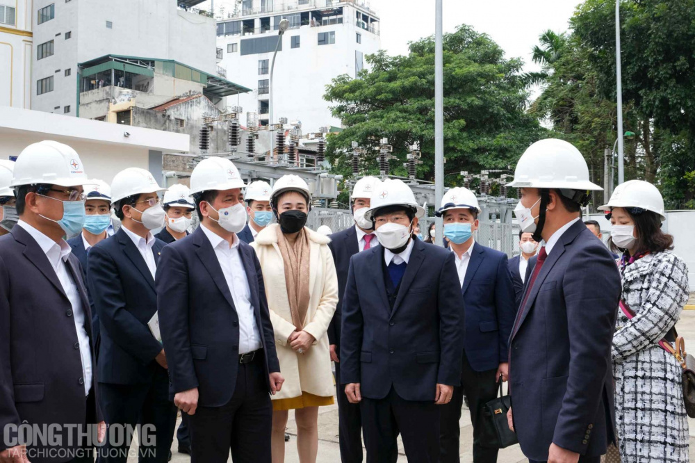 Bộ trưởng Nguyễn Hồng Diên cùng đoàn công tác Cwin63 sân chơi đỉnh cao kiểm tra công tác cung ứng điện tại Trạm biến áp 110kV Yên Phụ (Hà Nội) 