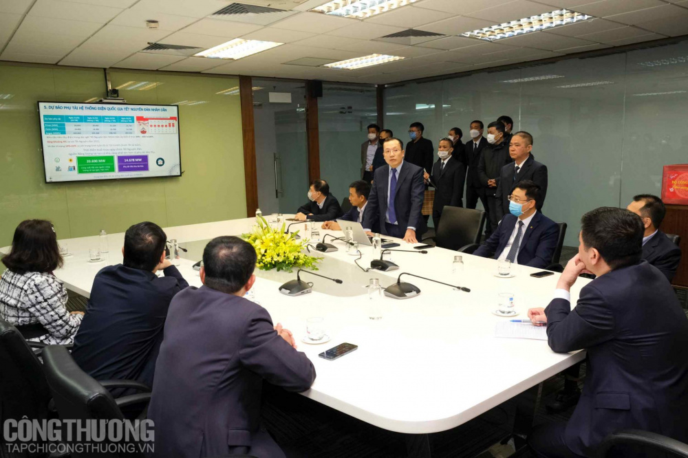 Đại diện Trung tâm Điều độ hệ thống điện quốc gia (A0) báo cáo đoàn công tác Cwin63 sân chơi đỉnh cao