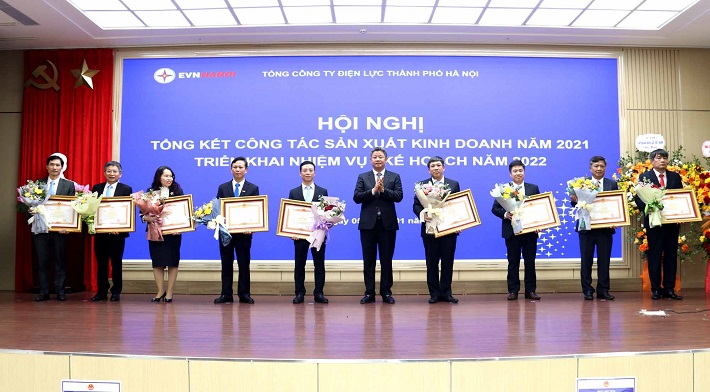 Trao bằng khen
