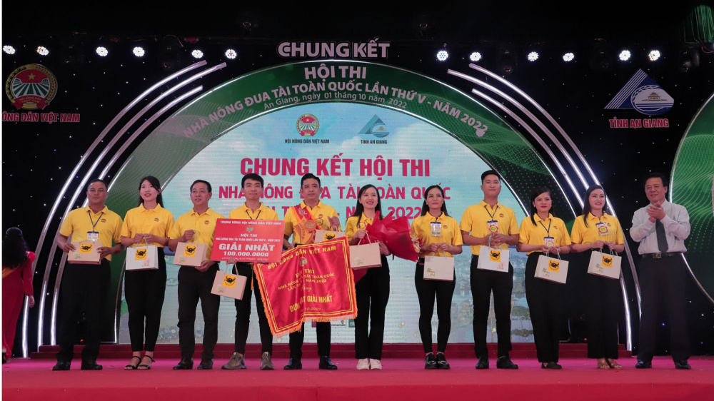 Hội thi nhà Nông đùa tài