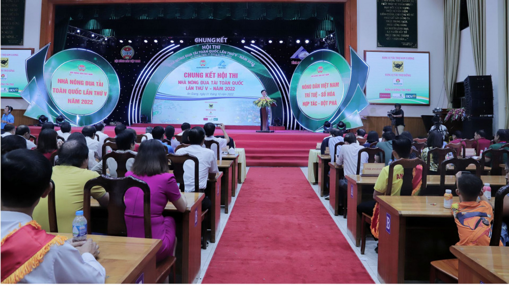 Hội thi nhà Nông đùa tài