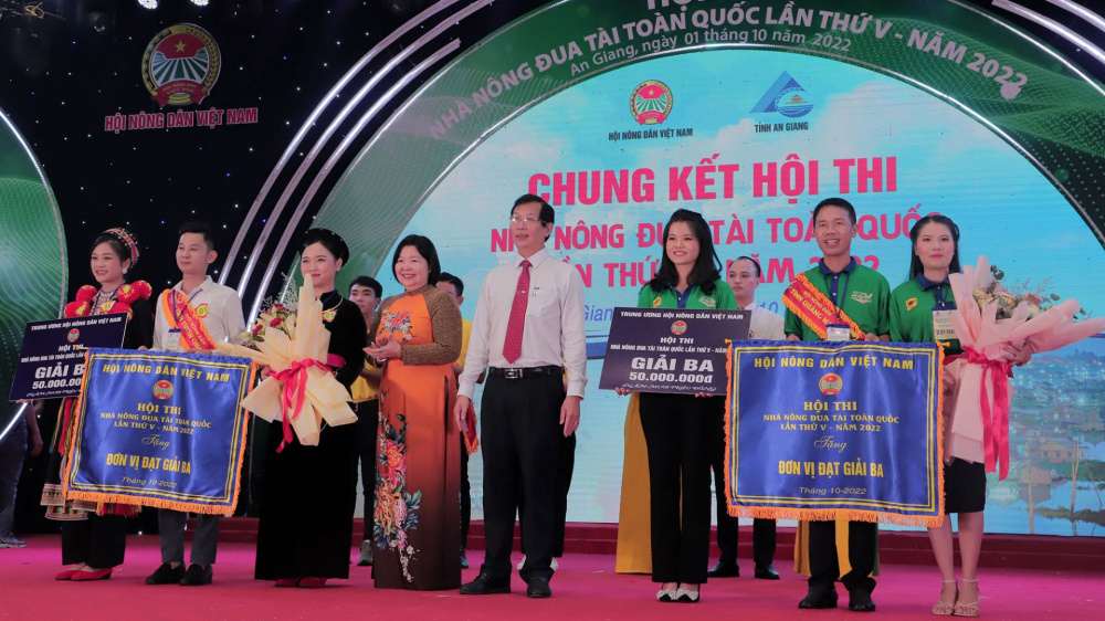 Hội thi nhà Nông đùa tài