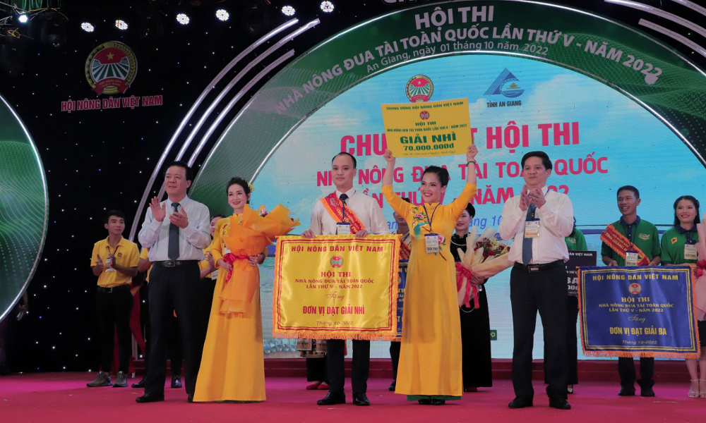 Hội thi nhà Nông đùa tài