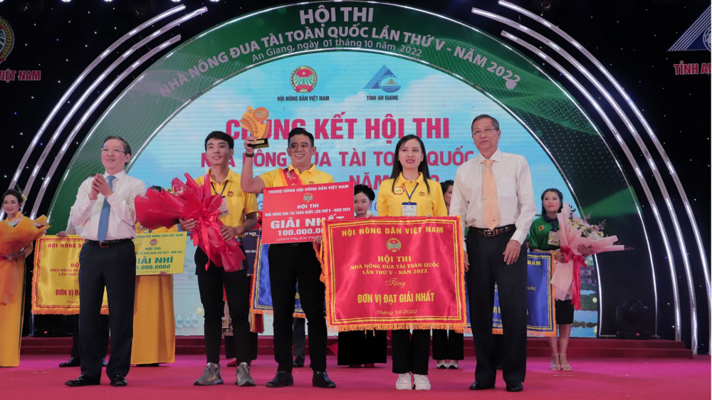 Hội thi nhà Nông đùa tài