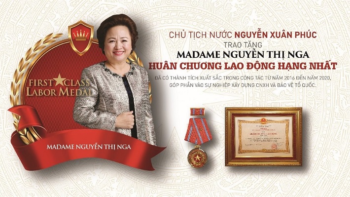 Madame Nguyễn Thị Nga được trao tặng Huân chương Lao động hạng Nhất.