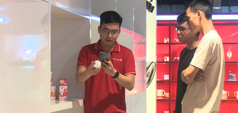 Điện Quang tiên phong ứng dụng QR Code trên sản phẩm chiếu sáng