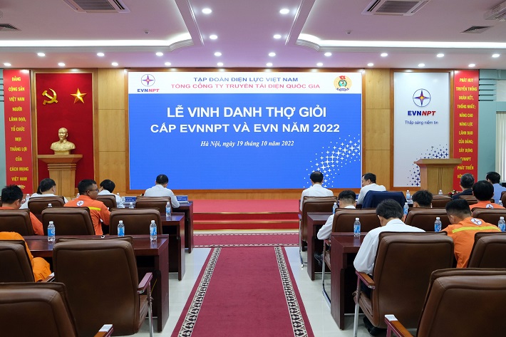 Quang cảnh tại buổi vinh danh thợ giỏi 