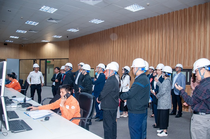 Đoàn kiểm tra thăm phòng điều khiển trung tâm
