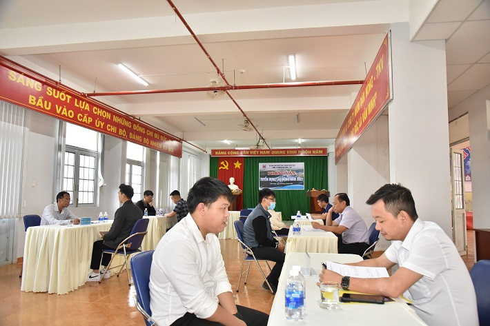 ứng viên tham gia tuyển dụng