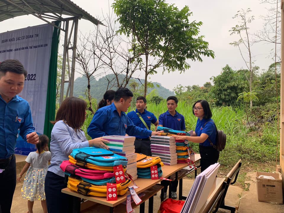 Tình nguyện vì cộng đồng và chung tay xây dựng nông thôn mới