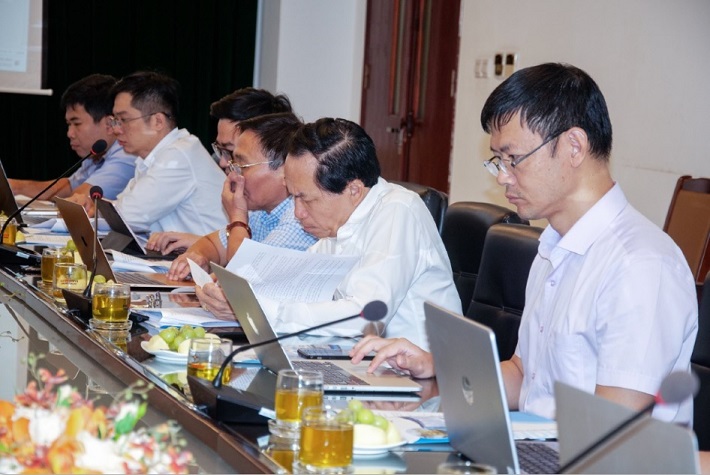 PTGĐ EVN Nguyễn Xuân Nam (thứ 2 từ phải qua) tại buổi làm việc