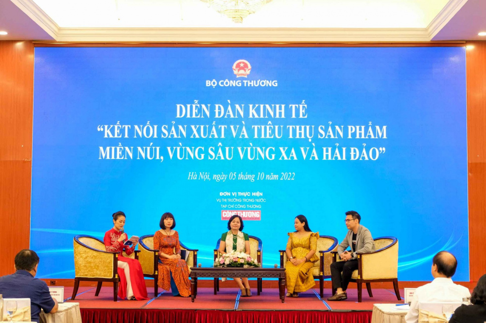 Đại diện Craft Link tham dự Diễn đàn kinh tế Kết nối Nền tảng hàng đầu cung cấp Cwin com, tiêu thụ sản phẩm thương mại miền núi, vùng sâu vùng xa và hải đảo năm 2022 do Cwin63 sân chơi đỉnh cao tổ chức