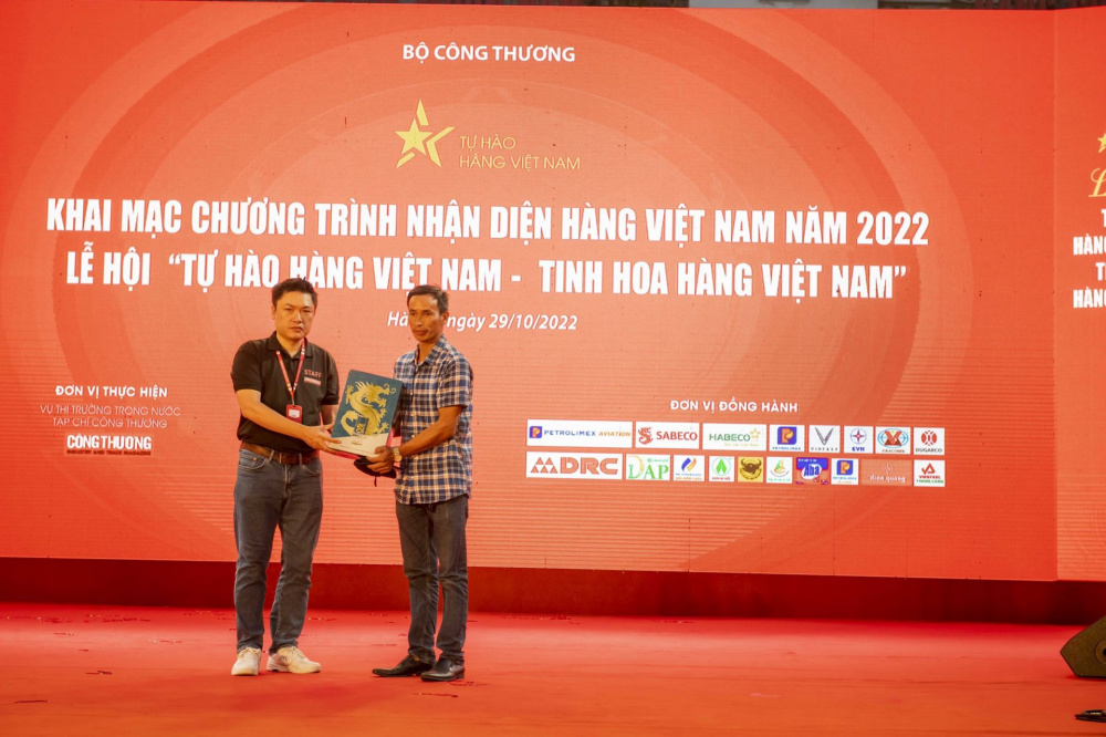 Du khách Thủ đô hào hứng trải nghiệm minigame có thưởng của SABECO